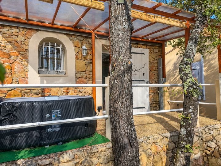 Le spa devant l'entrée