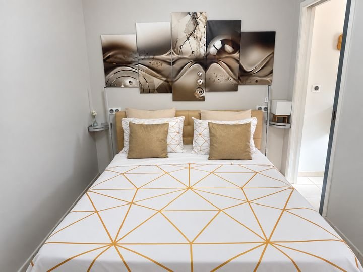 Le lit et son tableau